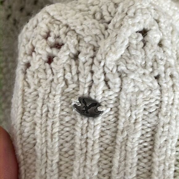 American Eagle Cream Sweater - Picture 5 of 6